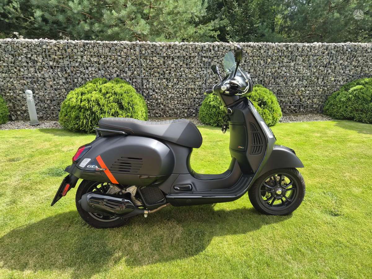 Piaggio Vespa 125cc, scooters / mopeds