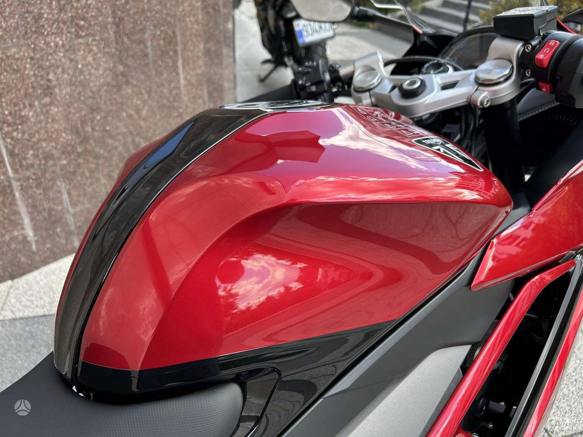 Triumph Daytona 660cc, спортбайки / superbikes