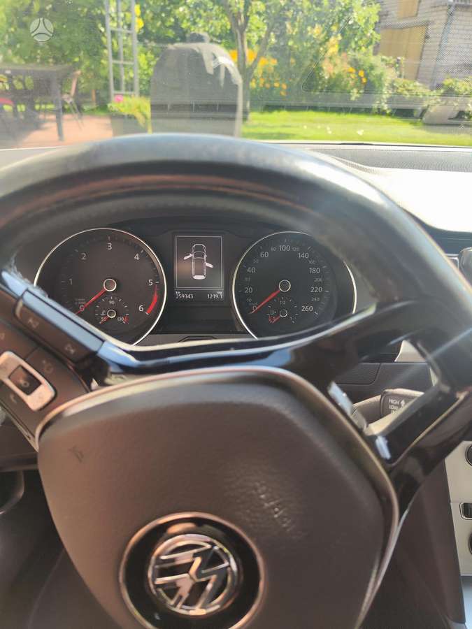 Volkswagen Passat - 2