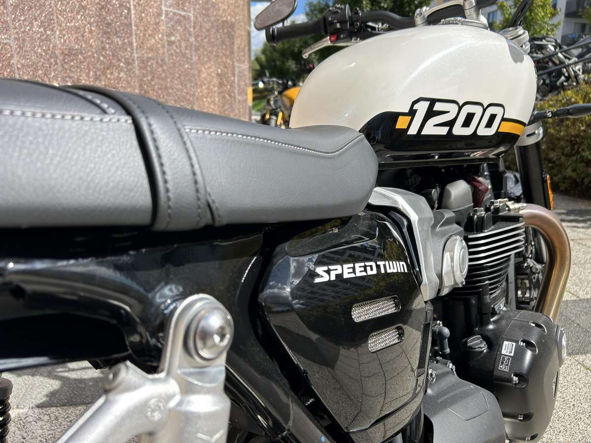 Triumph Speed Twin 1200cc, street / classic