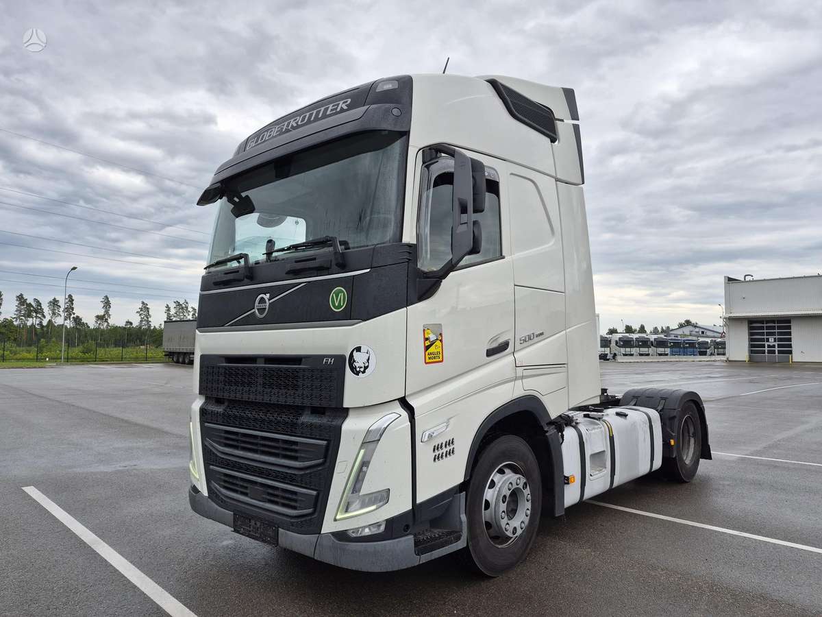 Volvo FH, double sleeper