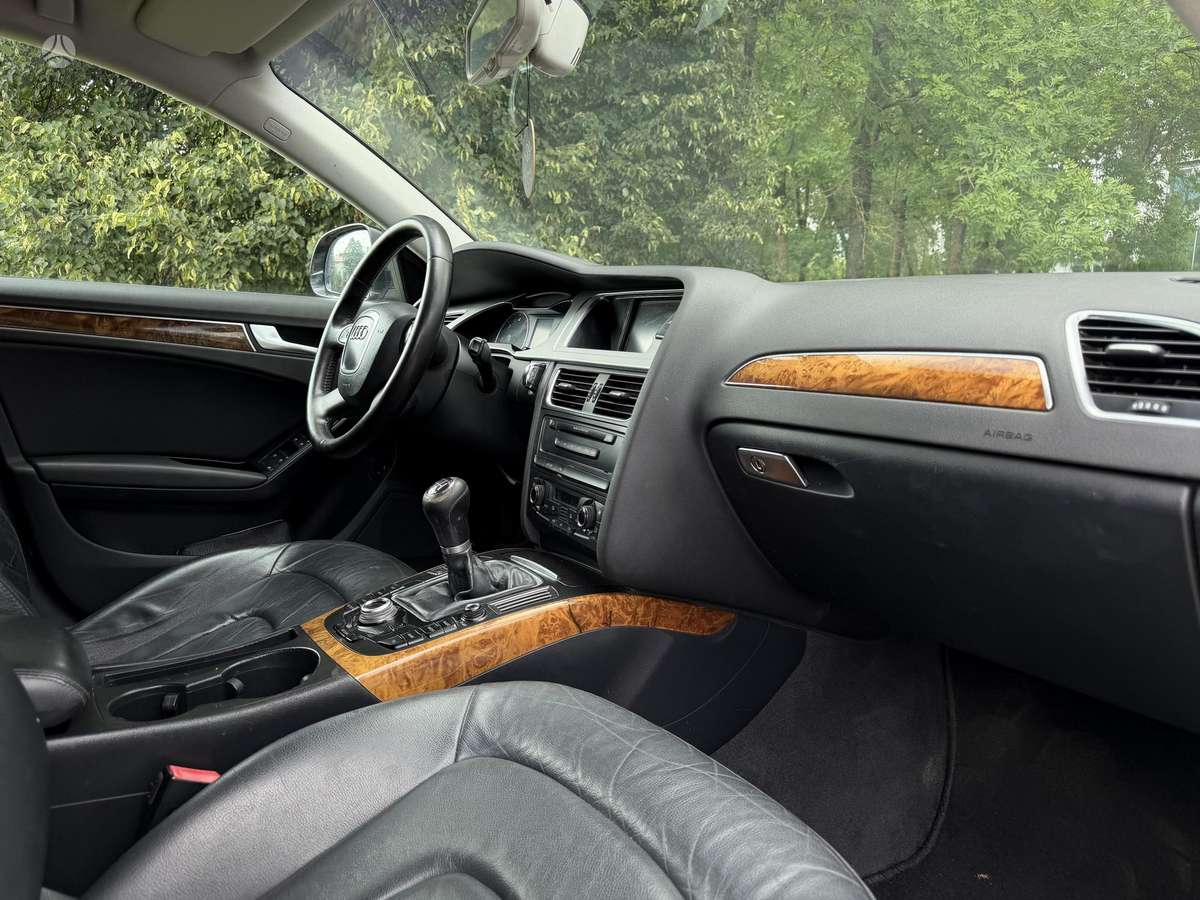 Audi A4, 2.0 l., Седан