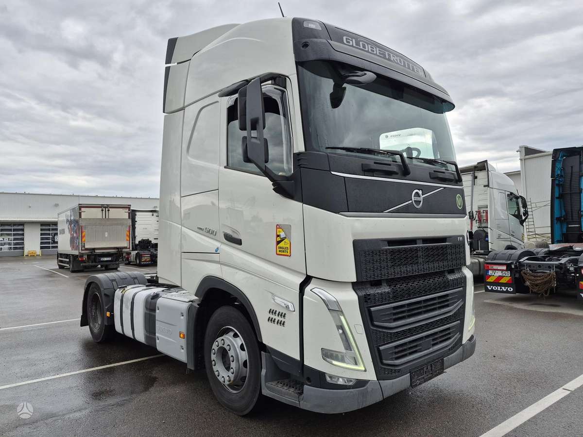 Volvo FH, double sleeper