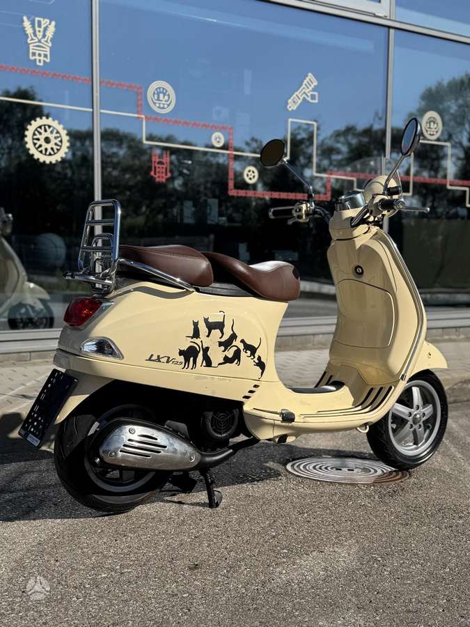 Piaggio Vespa 125cc, scooters / mopeds