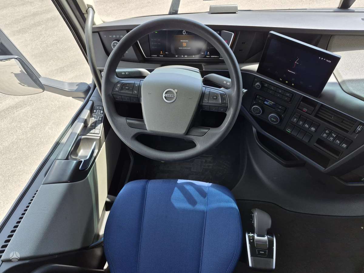 Volvo FH, double sleeper