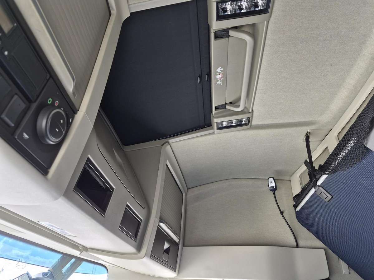 Volvo FH, double sleeper