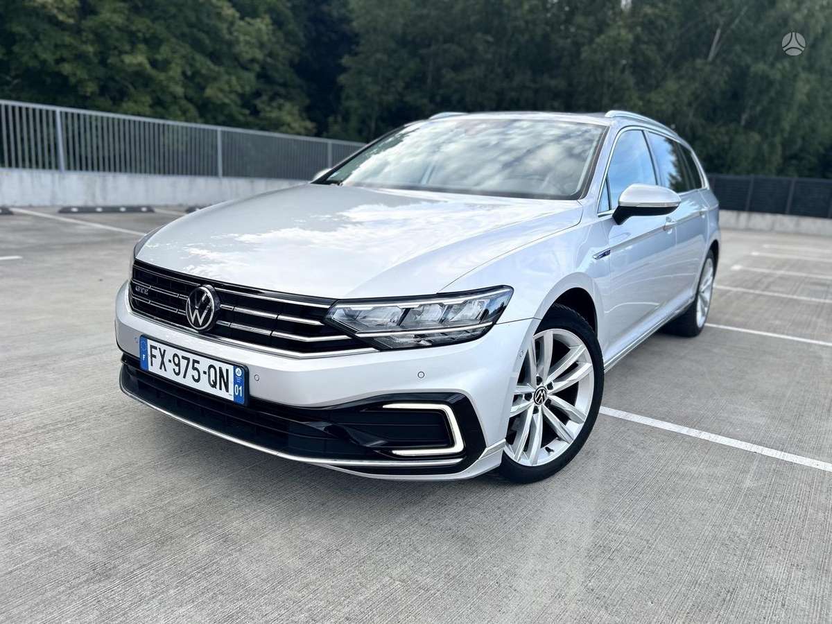 Volkswagen Passat - 1