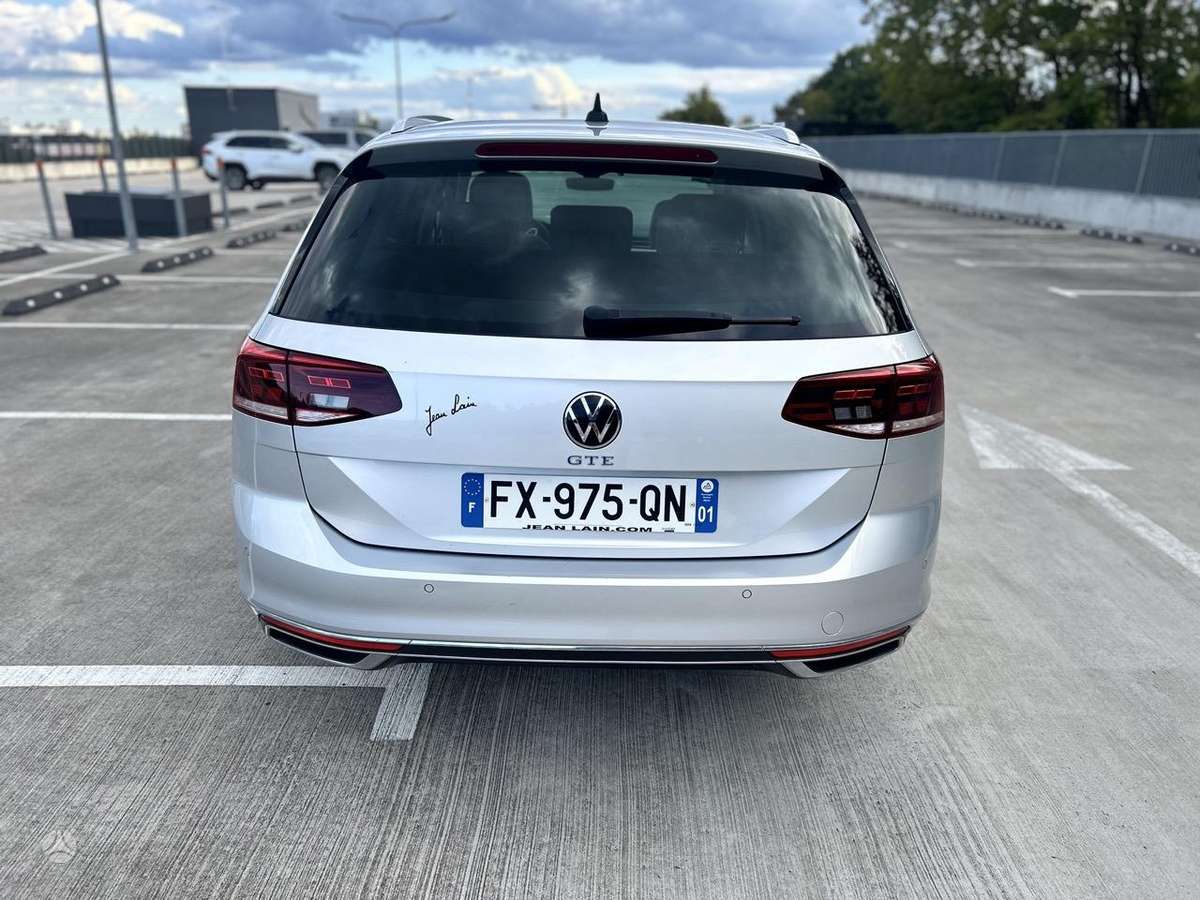 Volkswagen Passat - 8