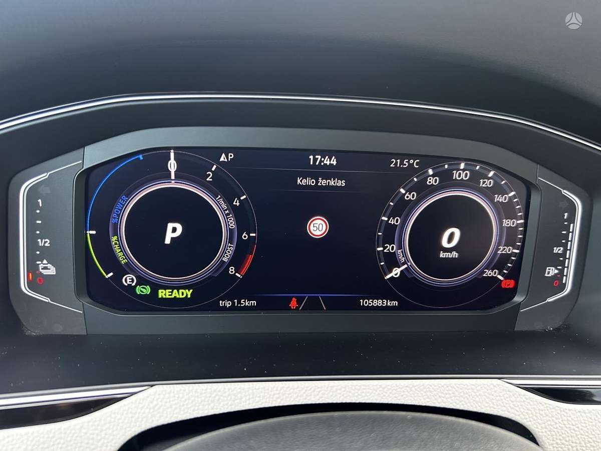 Volkswagen Passat - 12