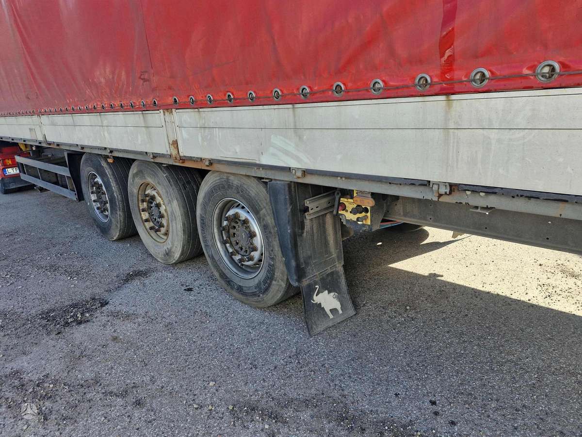 Schmitz 24/L, bortinės su tentu