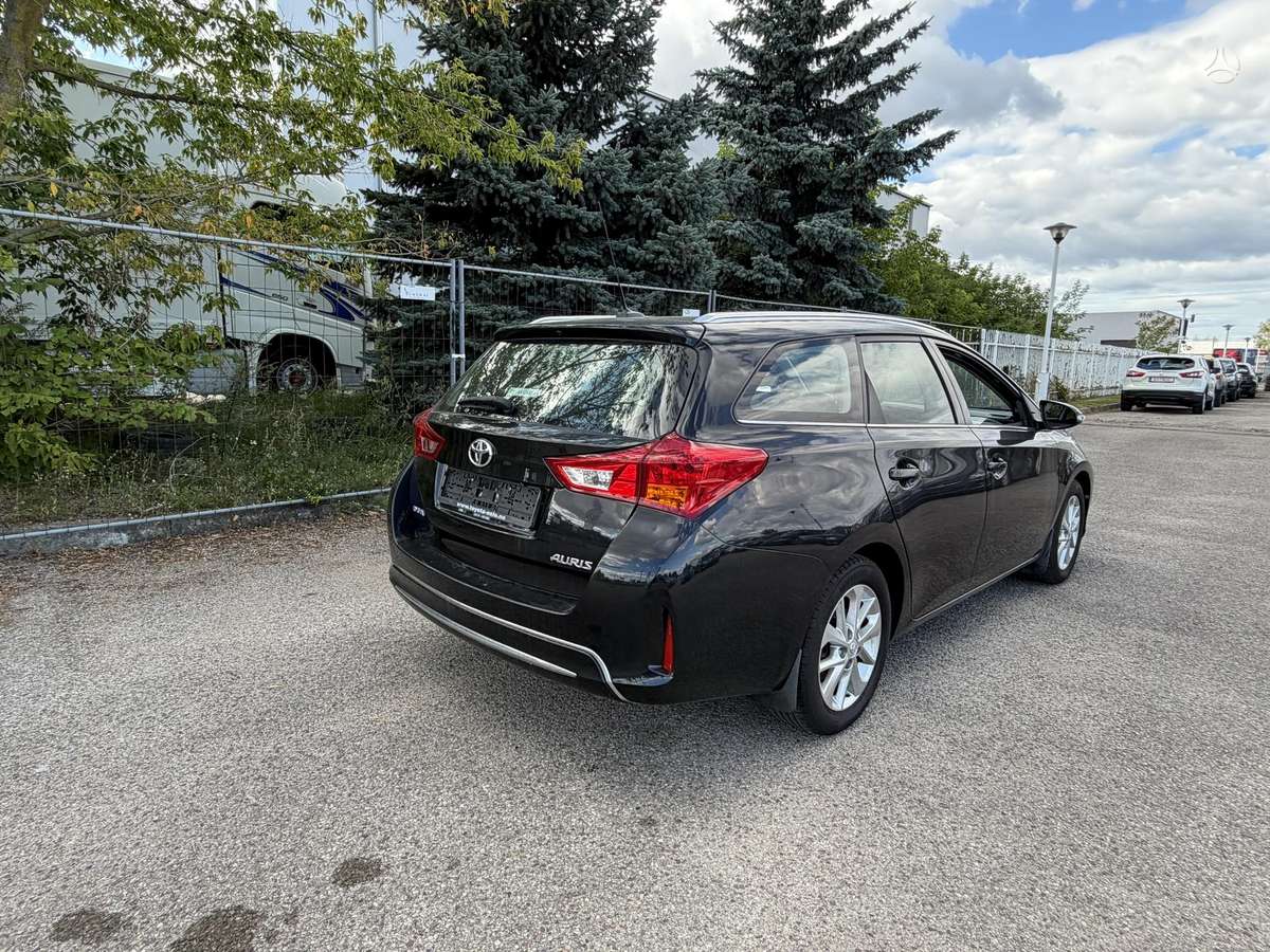 Toyota Auris, 1.6 l., Универсал