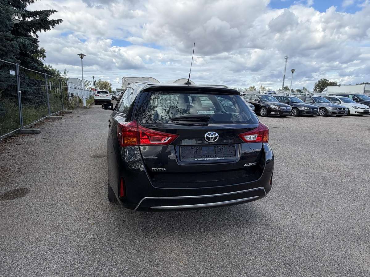 Toyota Auris, 1.6 l., Универсал