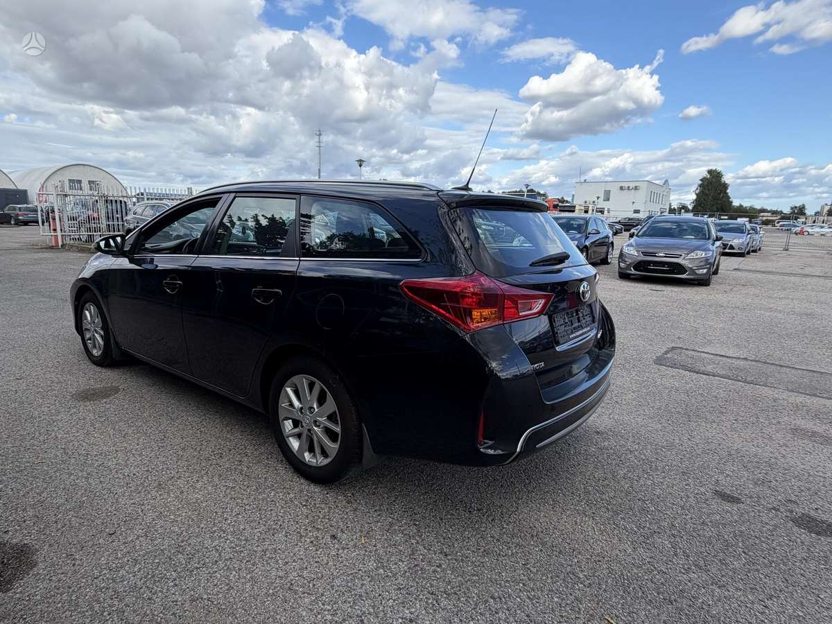 Toyota Auris, 1.6 l., Универсал