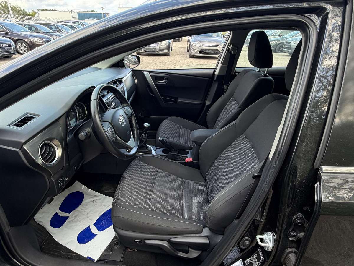 Toyota Auris, 1.6 l., Универсал