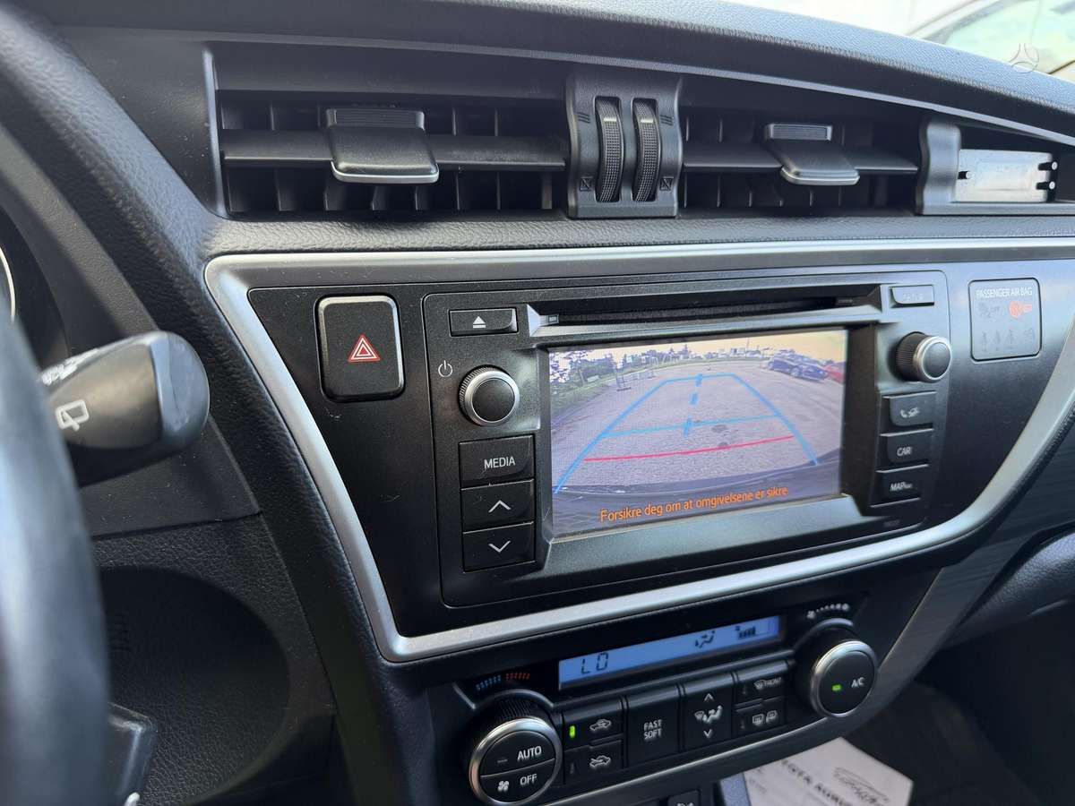 Toyota Auris, 1.6 l., Универсал