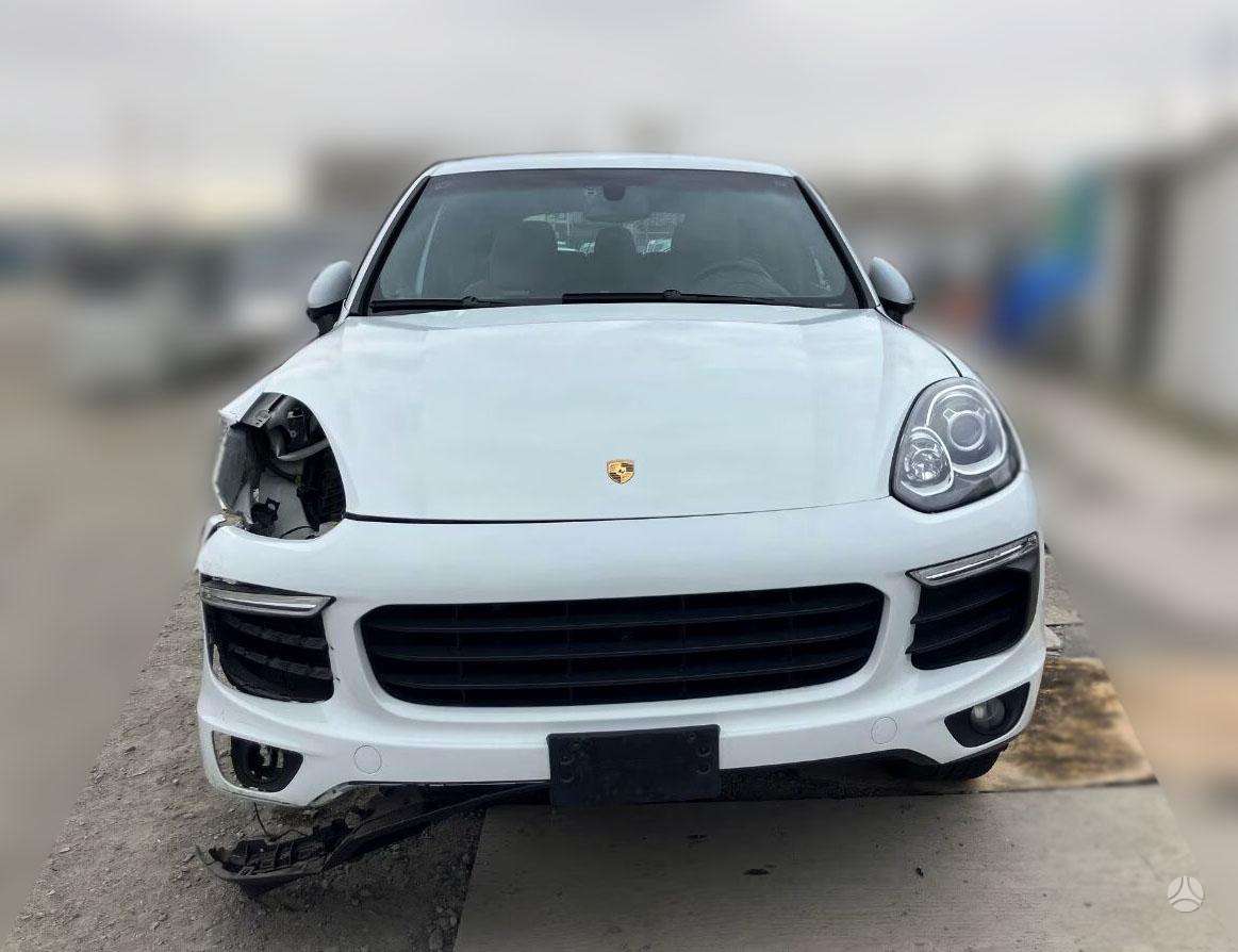 Porsche Cayenne - 1