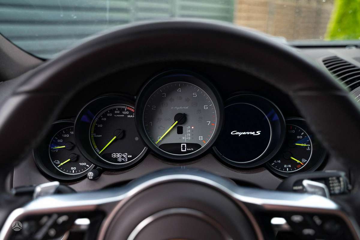 Porsche Cayenne - 4