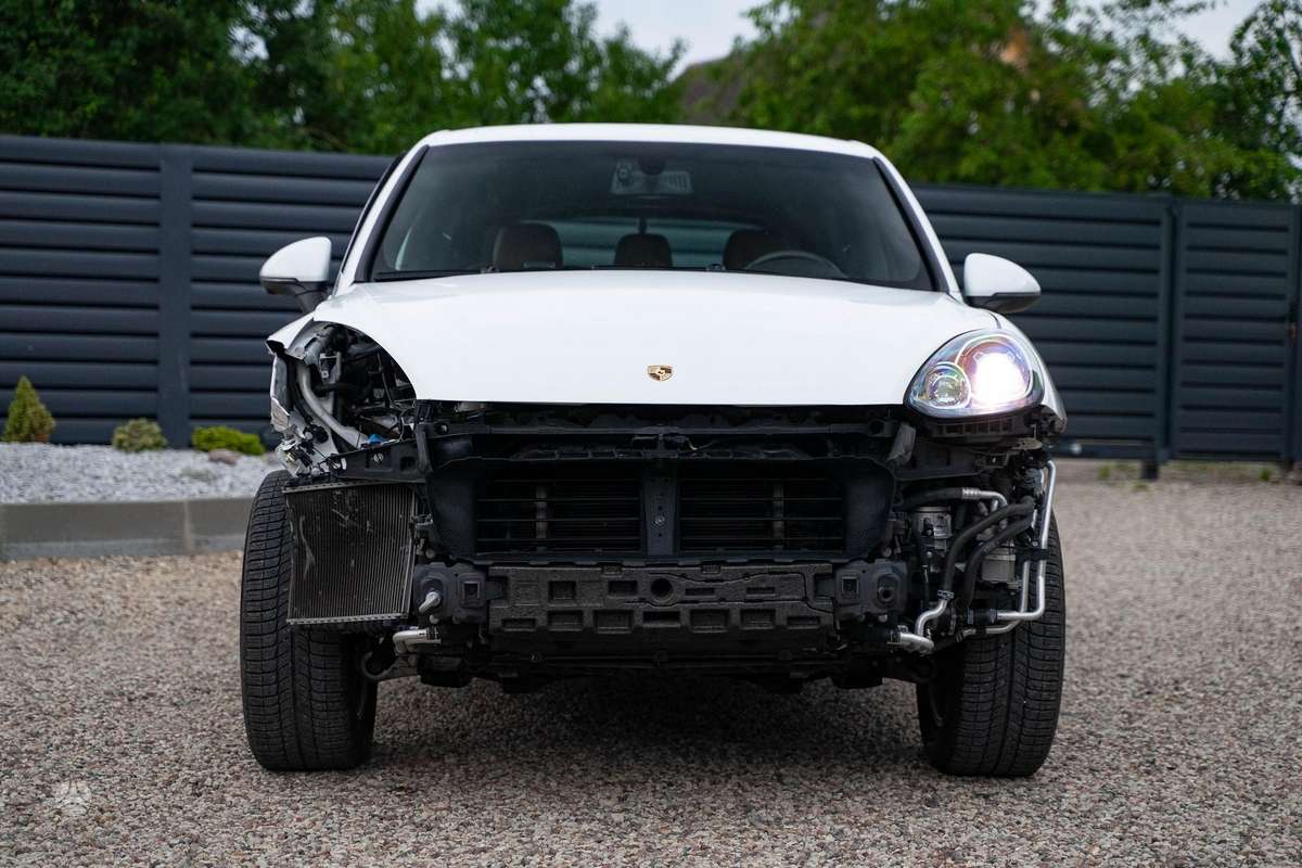 Porsche Cayenne - 8