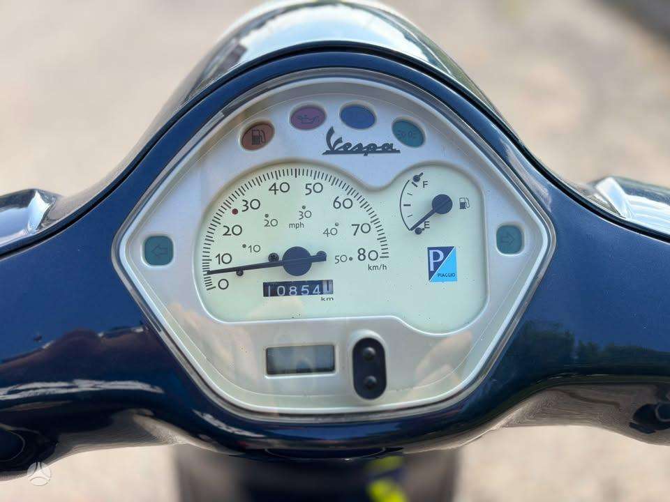 Piaggio Vespa 125cc, scooters / mopeds