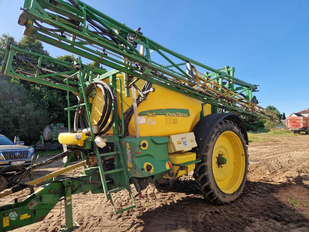 John Deere 740, sprayers