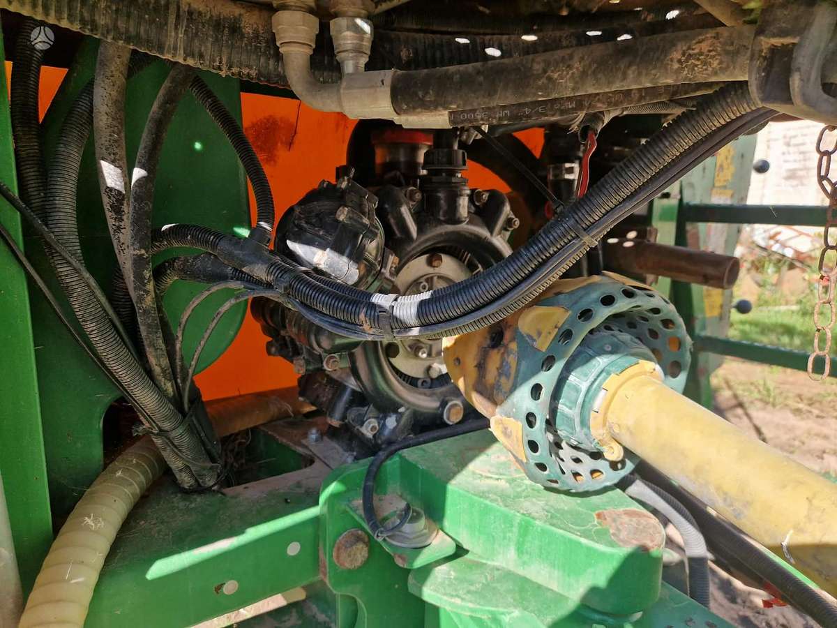John Deere 740, sprayers