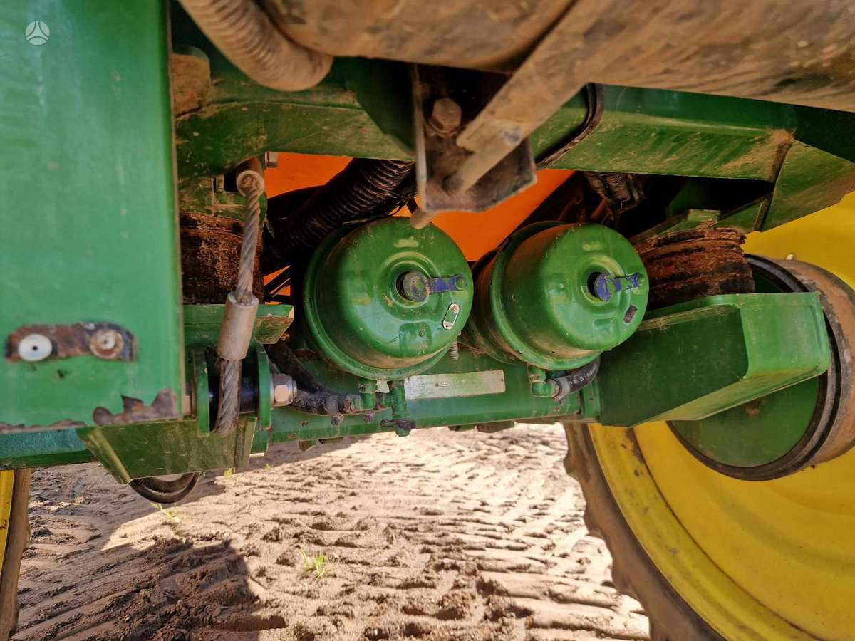 John Deere 740, sprayers