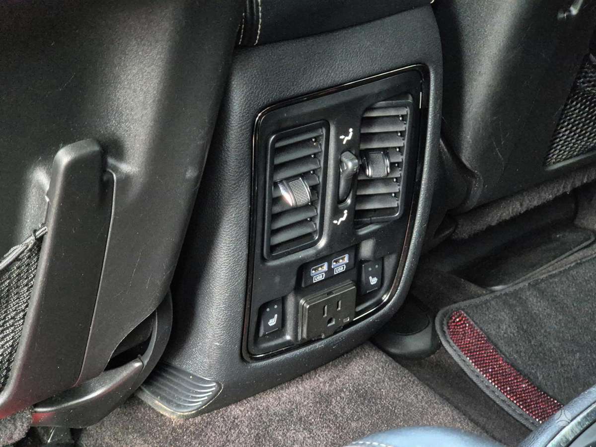 Dodge Durango, 6.4 l., off-road / crossover