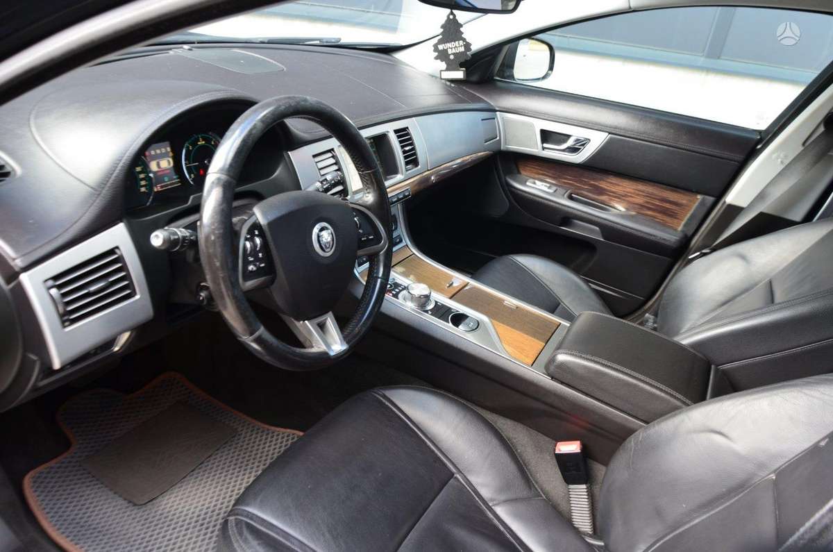 Jaguar XF, 2.2 l., Седан