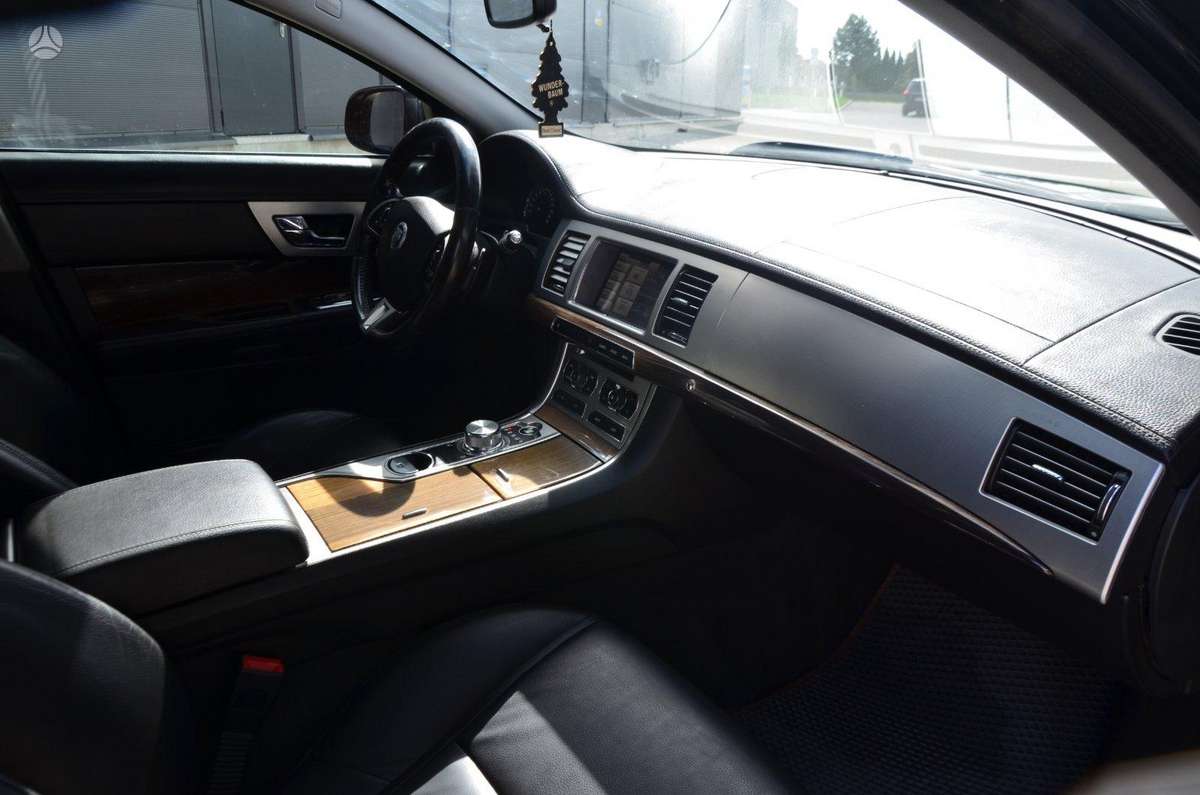 Jaguar XF, 2.2 l., Седан