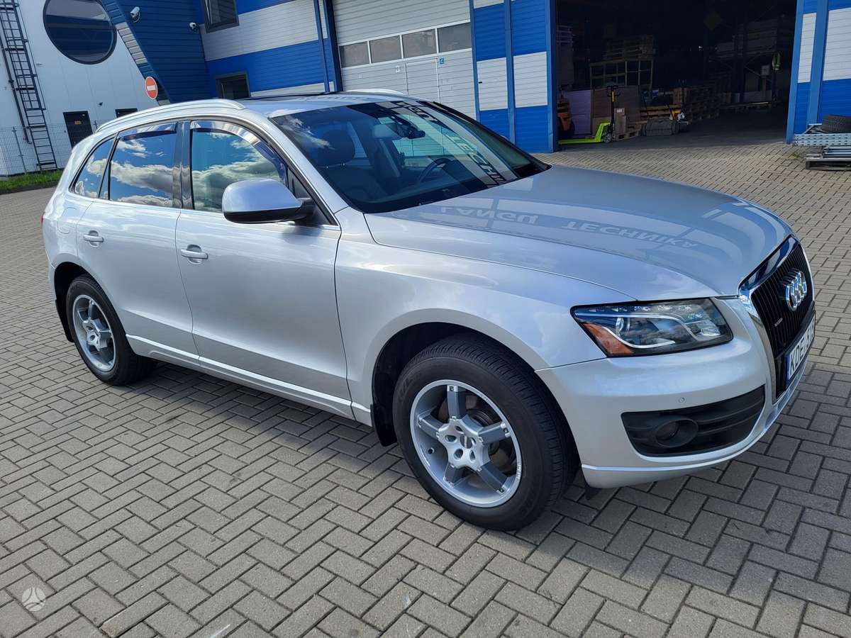 Audi Q5, 3.2 l., off-road / crossover