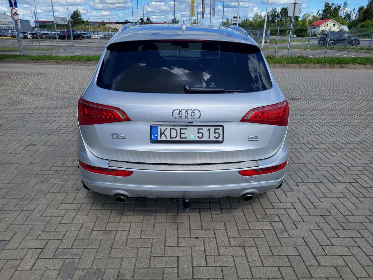 Audi Q5, 3.2 l., off-road / crossover