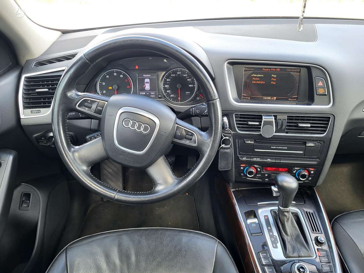 Audi Q5, 3.2 l., off-road / crossover