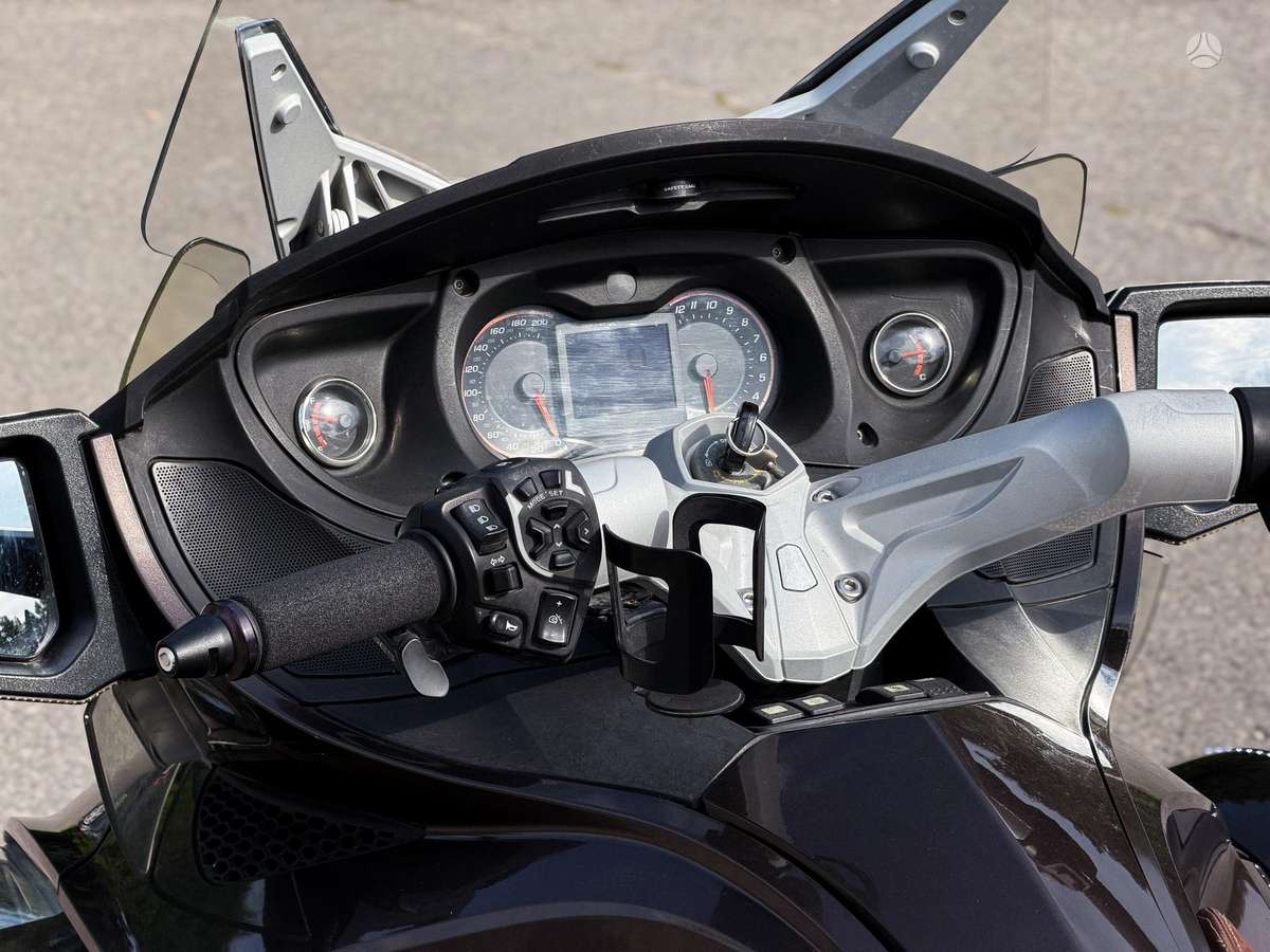 Can-Am Spyder 1000cc, трициклы