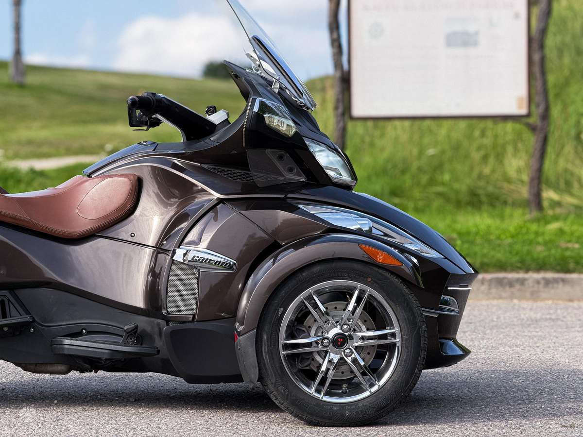 Can-Am Spyder 1000cc, трициклы