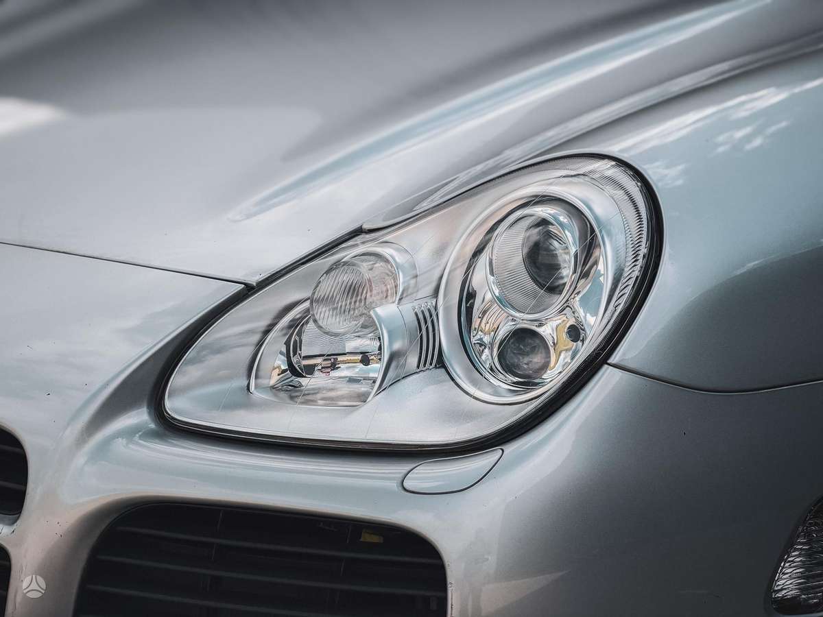 Porsche Cayenne - 9