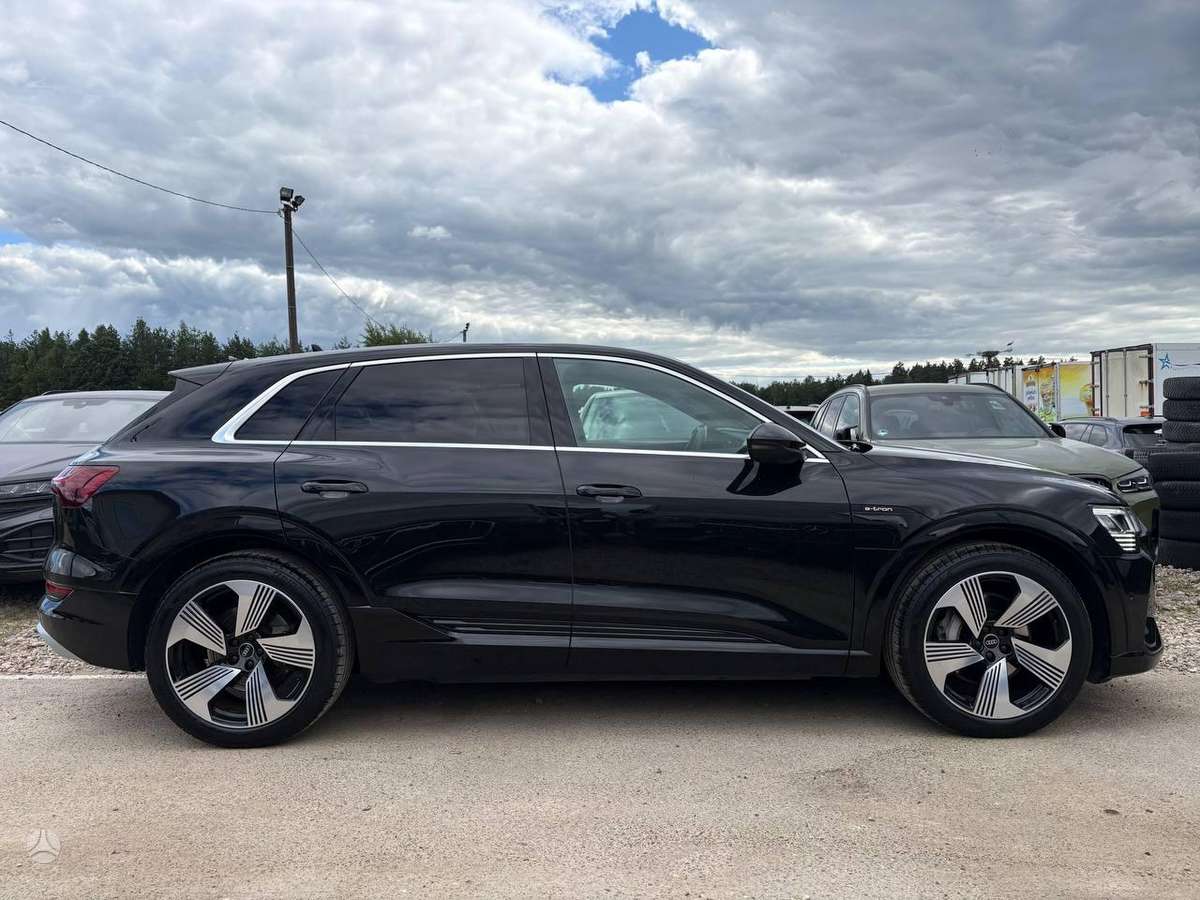 Audi e-tron, 95 kWh, off-road / crossover
