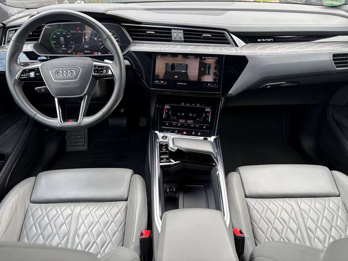 Audi e-tron, 95 kWh, off-road / crossover