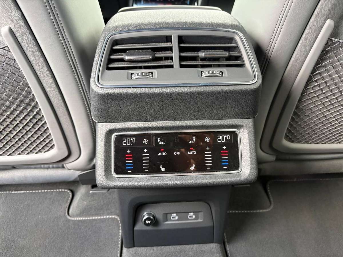 Audi e-tron, 95 kWh, off-road / crossover