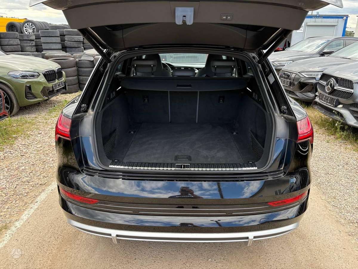 Audi e-tron, 95 kWh, off-road / crossover