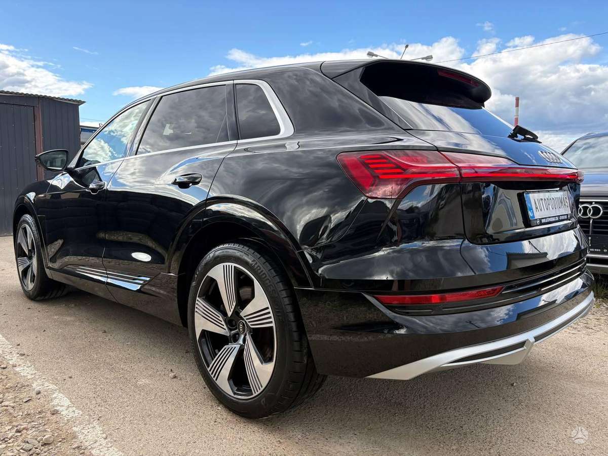 Audi e-tron, 95 kWh, off-road / crossover