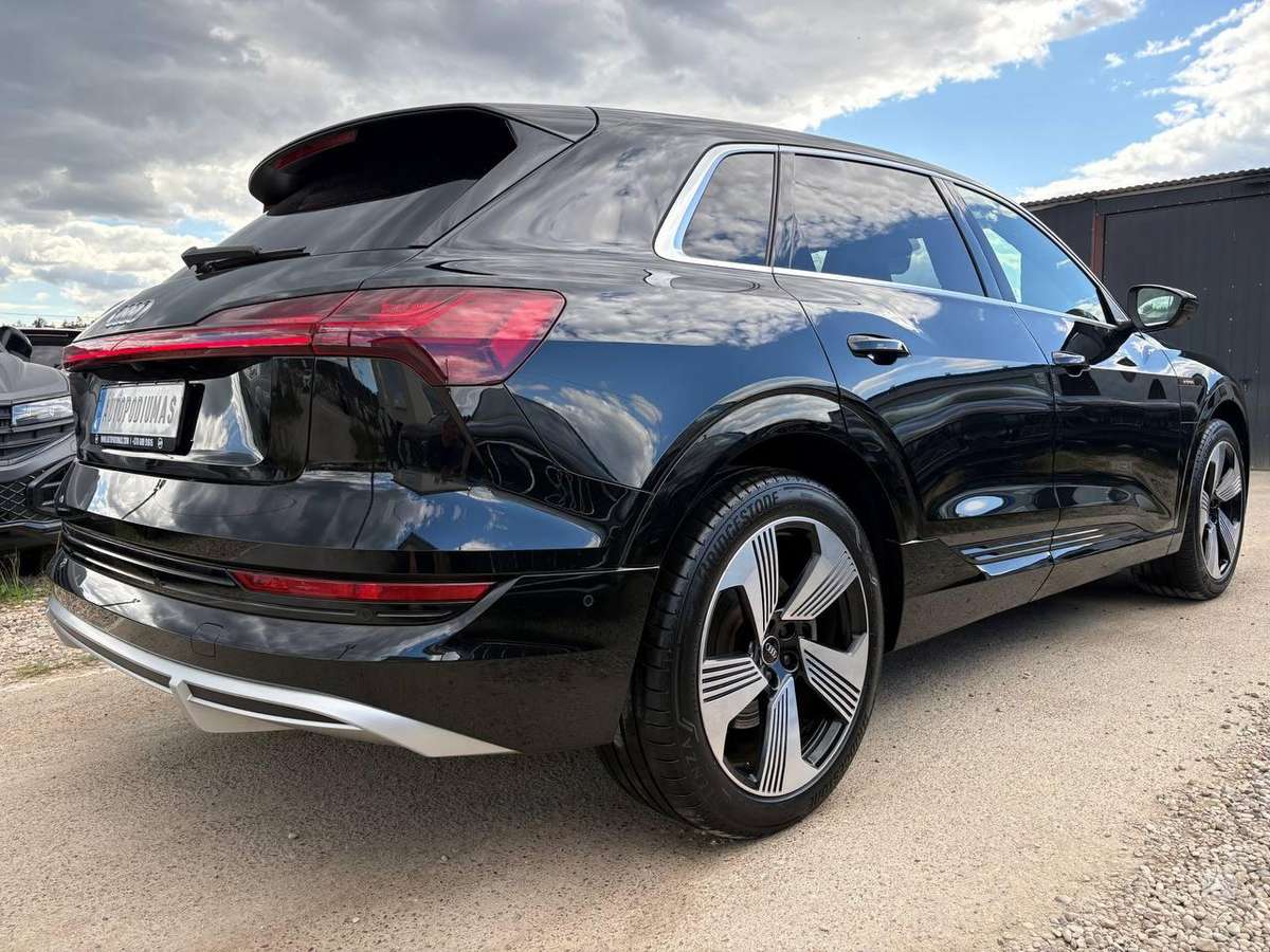Audi e-tron, 95 kWh, off-road / crossover