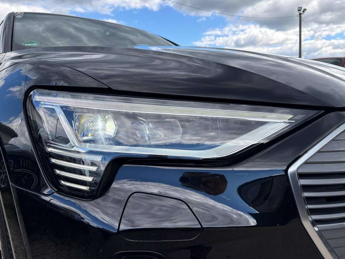 Audi e-tron, 95 kWh, off-road / crossover