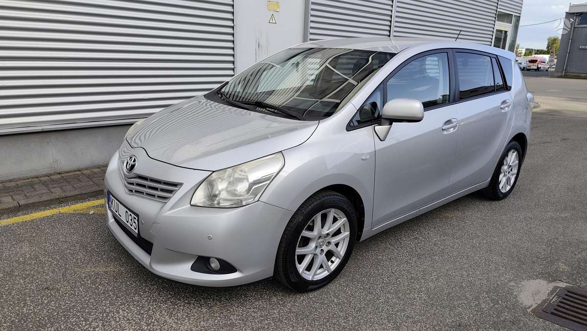 Toyota Verso, 2.0 l., Минивэн