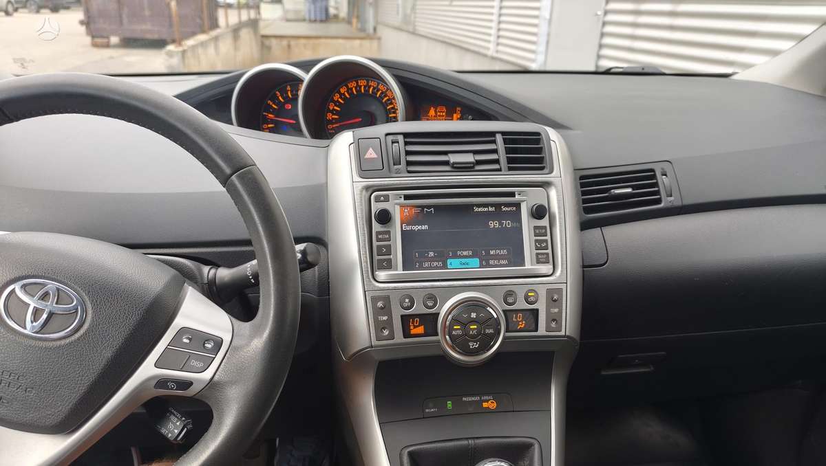 Toyota Verso, 2.0 l., Минивэн