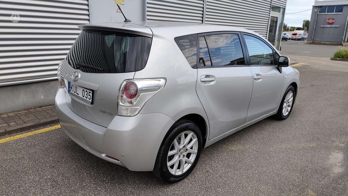 Toyota Verso, 2.0 l., Минивэн