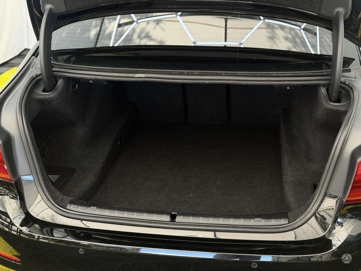 BMW 518, 2.0 l., Седан