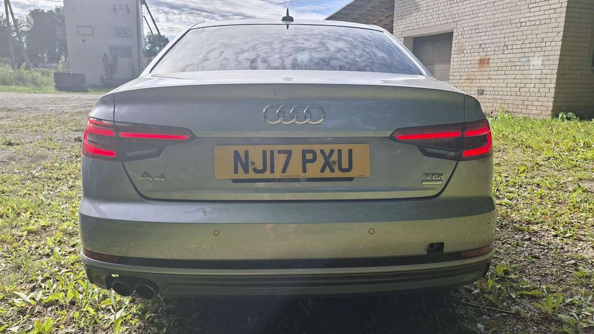 Audi A4, 2.0 l., Седан