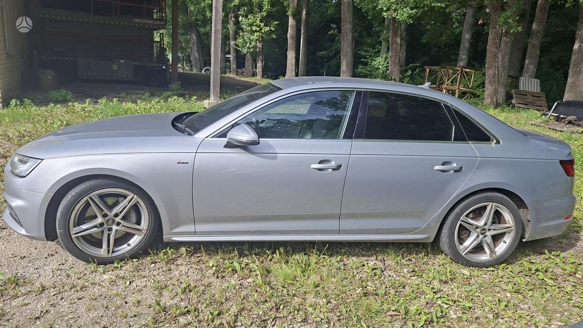 Audi A4, 2.0 l., Седан