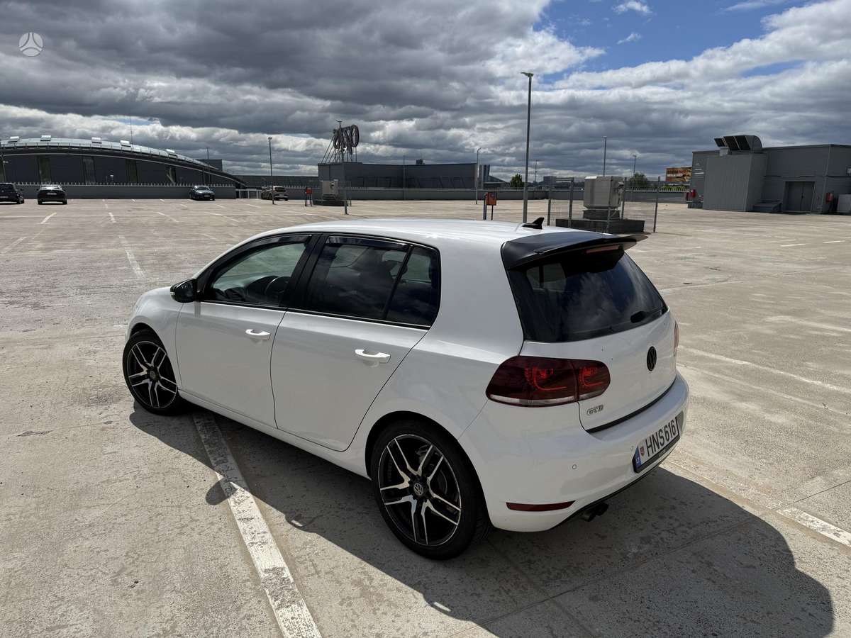 Volkswagen Golf - 4
