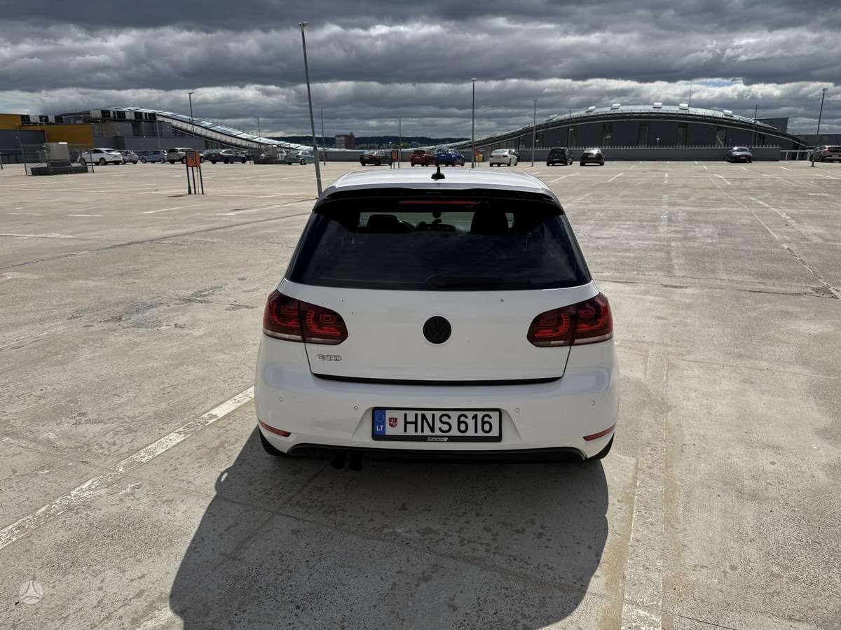 Volkswagen Golf - 5
